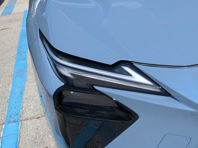 New 2026 Lexus ES 350e FWD image 9