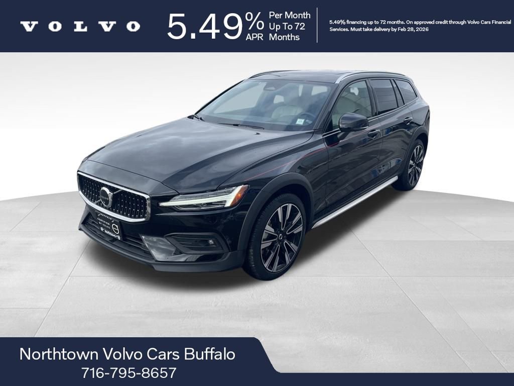Certified 2025 Volvo V60 B5 Cross Country Ultra image 1