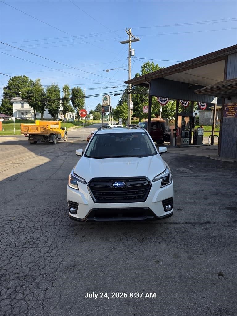 Used 2022 Subaru Forester Premium AWD/4WD image 3