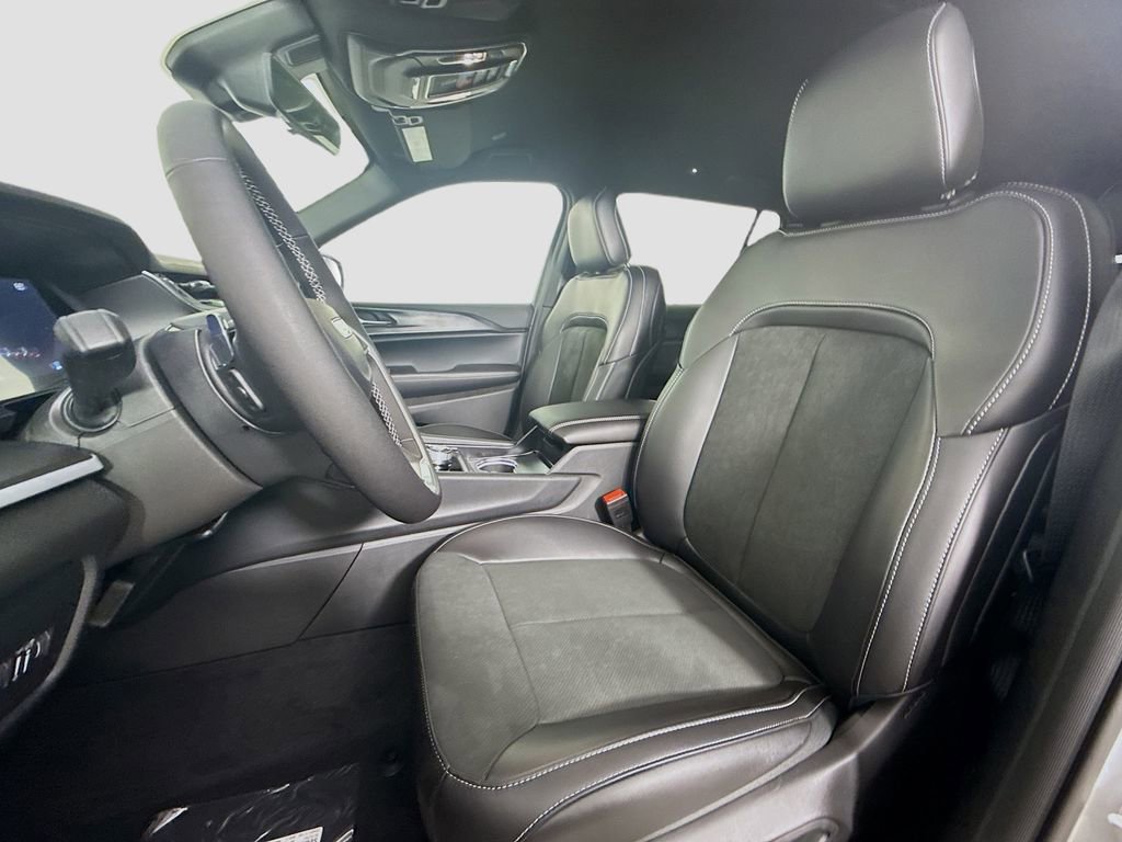 New 2025 Jeep Grand Cherokee L Laredo image 10