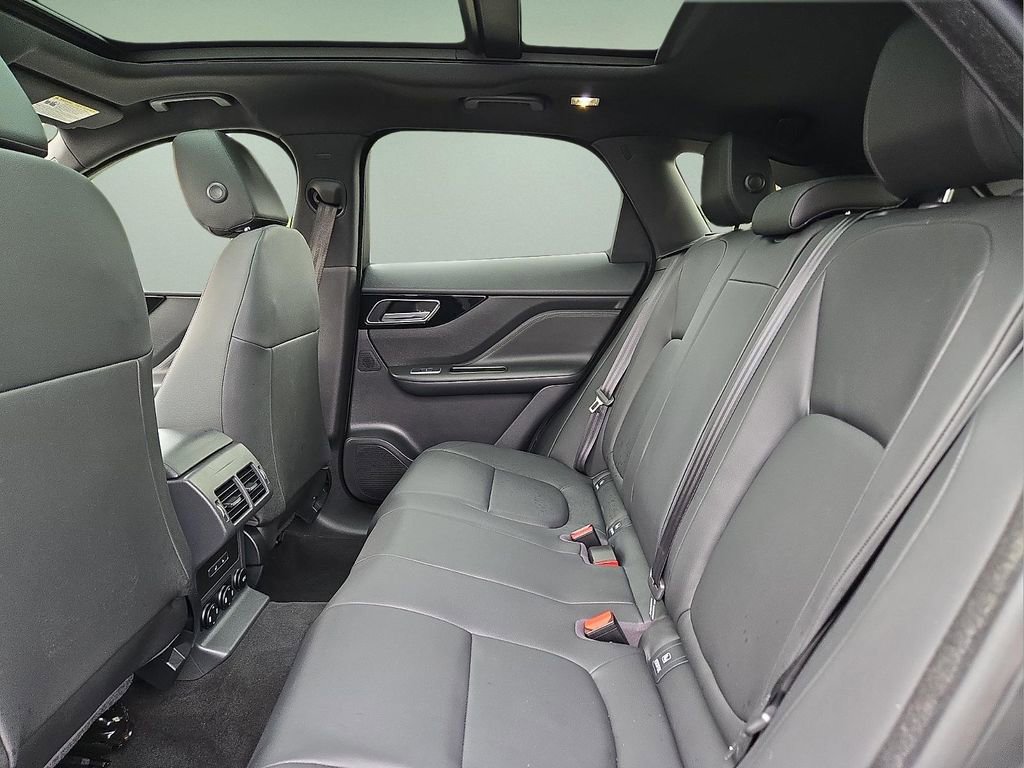Used 2017 Jaguar F-PACE Premium image 10