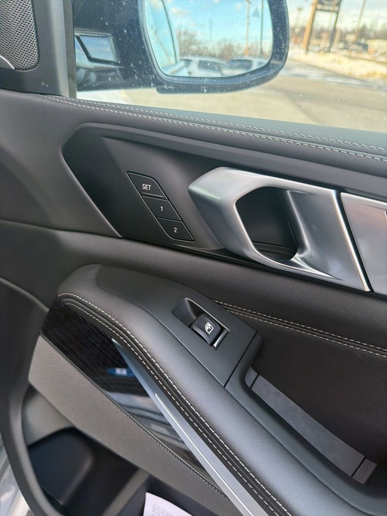 New 2026 BMW X7 M60i image 31