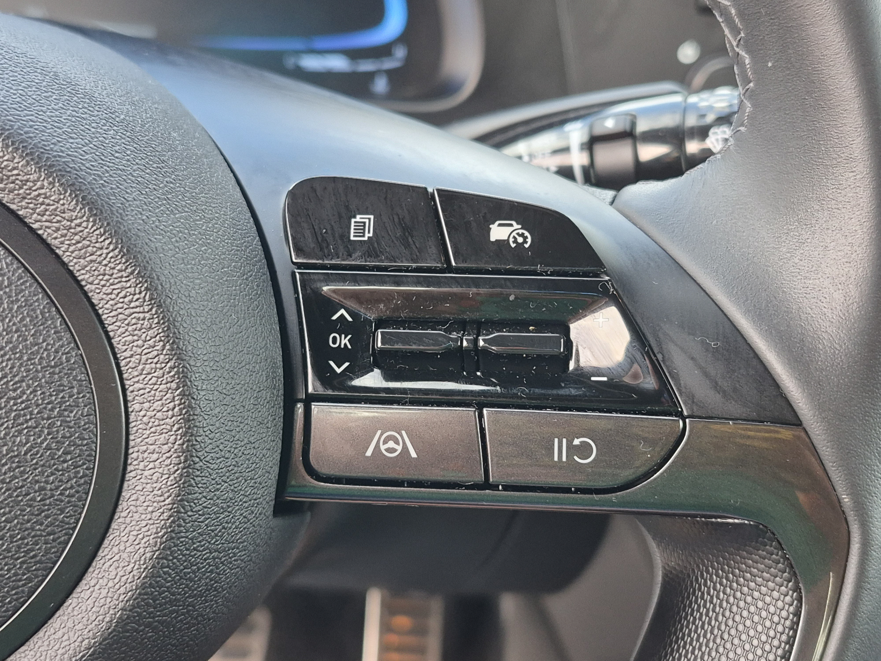 Certified 2025 Hyundai Elantra Sport FWD image 29