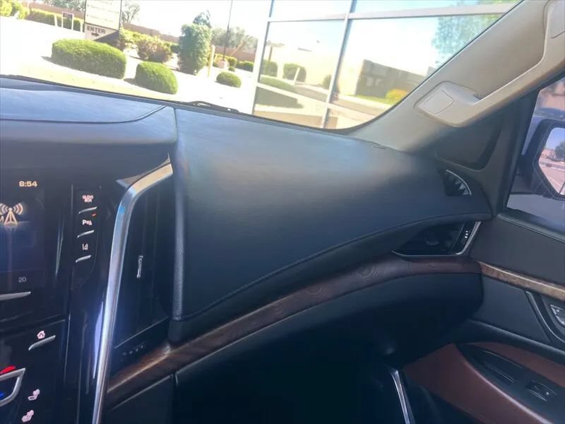 Used 2015 Cadillac Escalade Premium RWD image 31