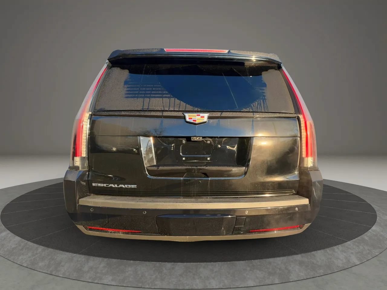 Used 2019 Cadillac Escalade Luxury w/ Escalade Sport Edition AWD/4WD image 4