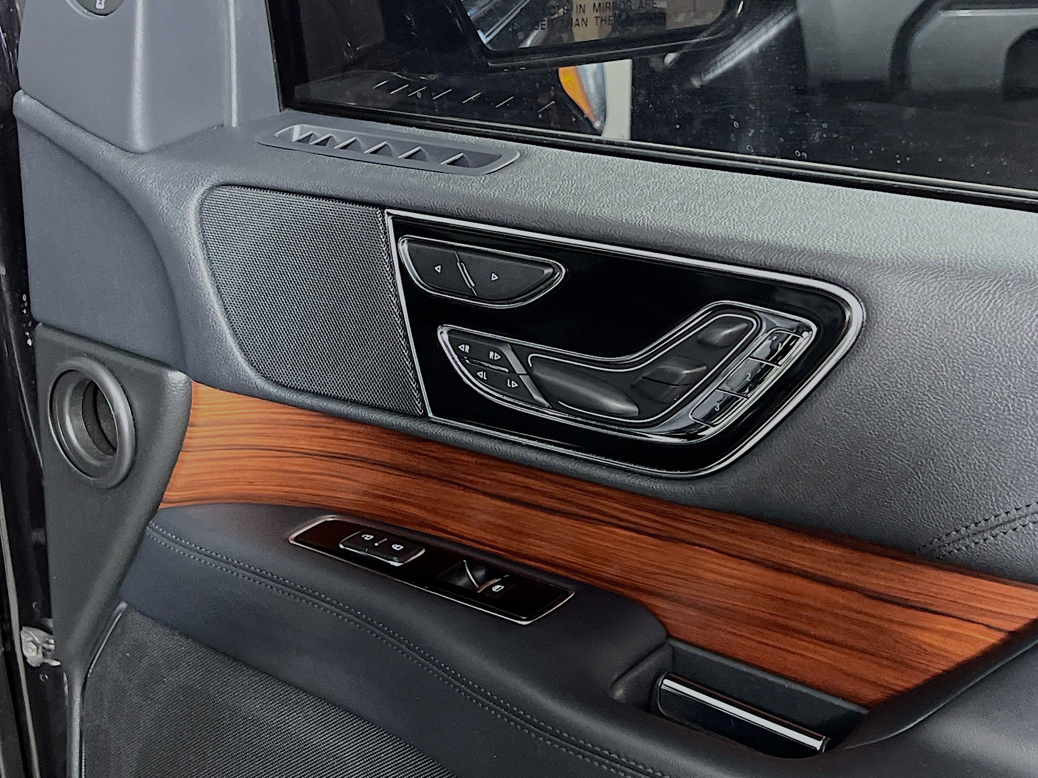 Used 2022 Lincoln Navigator Reserve image 32