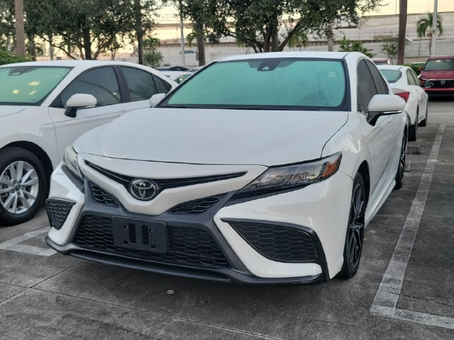 Used 2023 Toyota Camry SE FWD image 2
