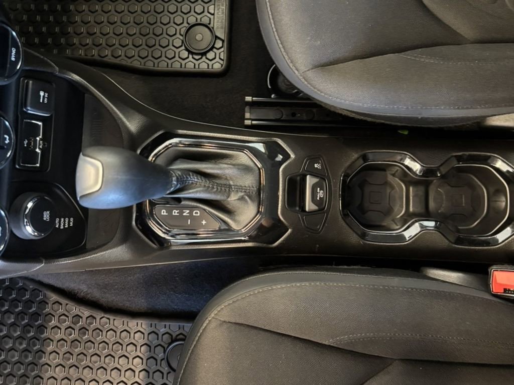 Used 2017 Jeep Renegade Altitude AWD/4WD image 18