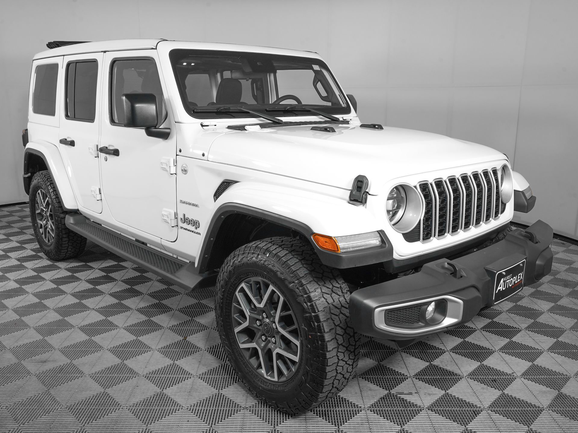 Used 2024 Jeep Wrangler Unlimited Sahara w/ Safety Group AWD/4WD image 2