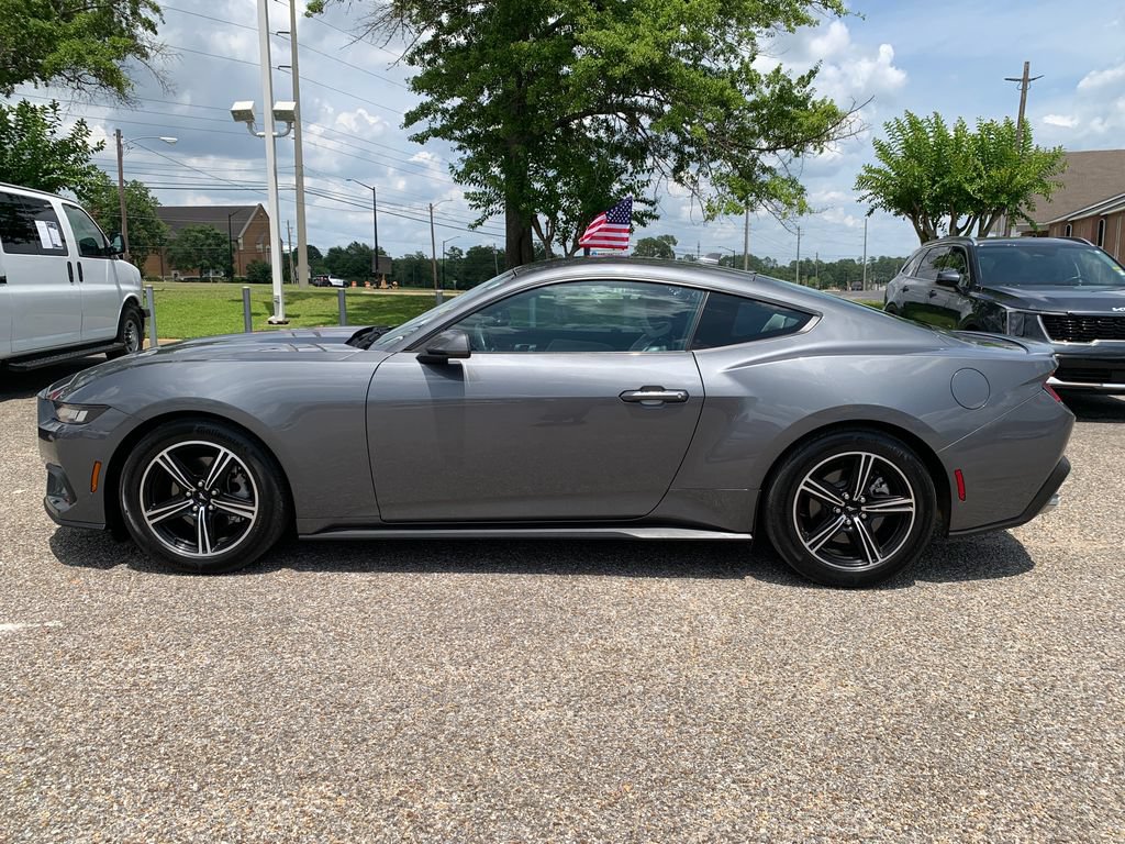 Used 2024 Ford Mustang Premium RWD image 5