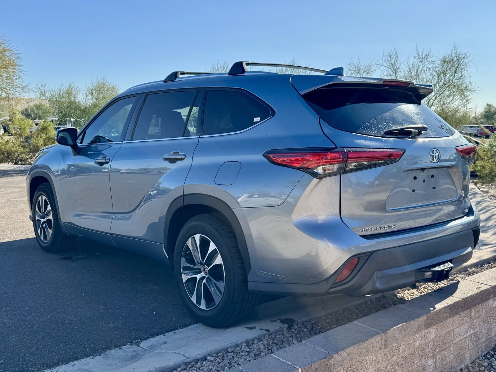 Used 2020 Toyota Highlander XLE image 5