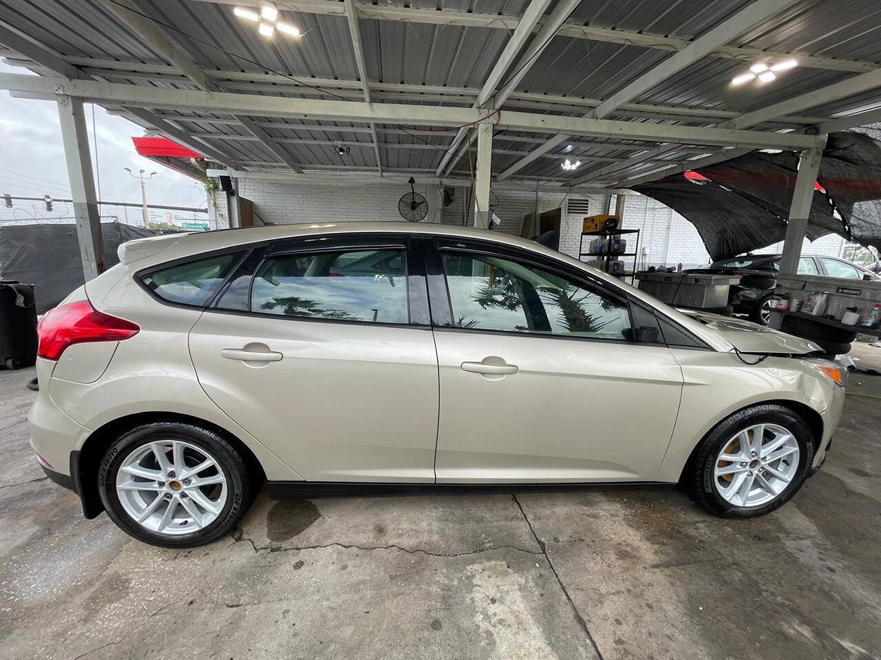 Used 2018 Ford Focus SE FWD image 17