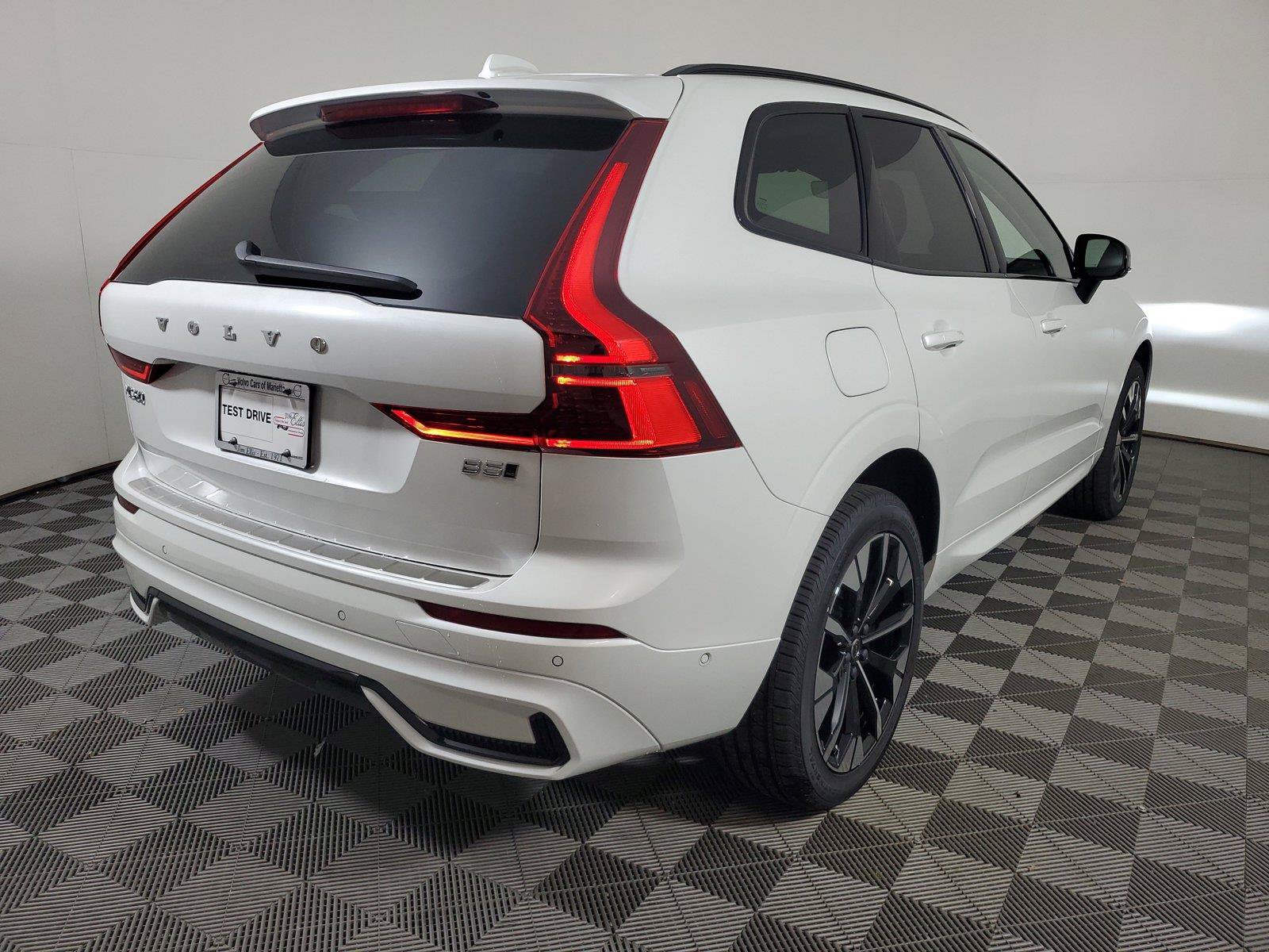 New 2027 Volvo XC60 B5 Plus AWD/4WD image 6