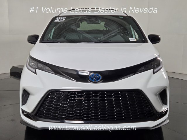 Used 2025 Toyota Sienna XSE w/ XSE Plus Package FWD image 8