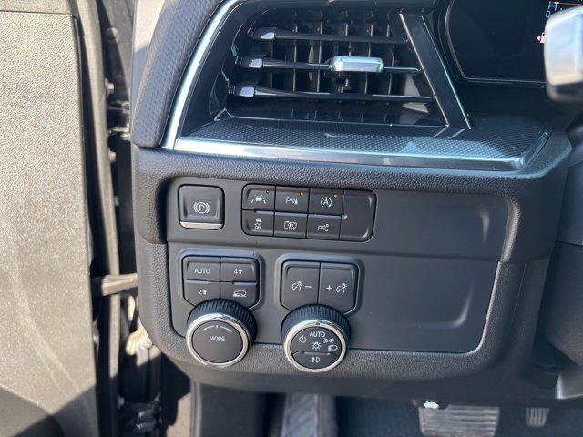 Used 2025 Chevrolet Suburban RST AWD/4WD image 28