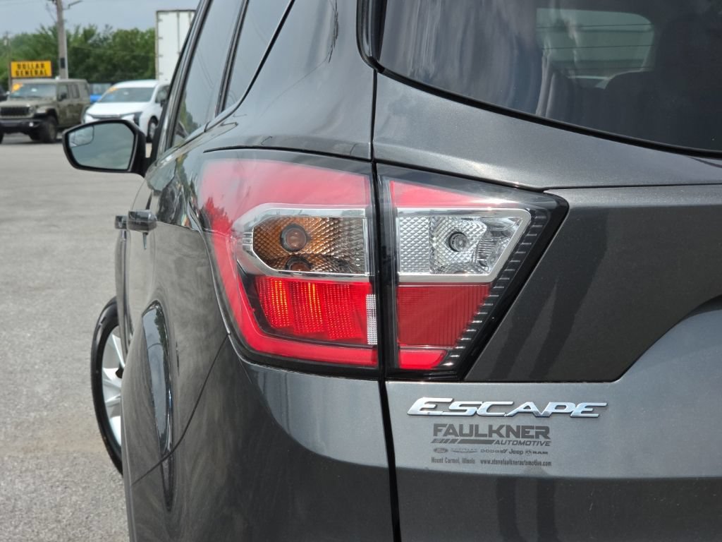 Used 2018 Ford Escape SE FWD image 11