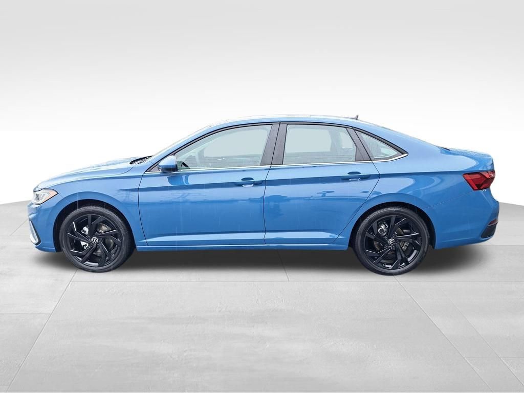 New 2026 Volkswagen Jetta SE image 2