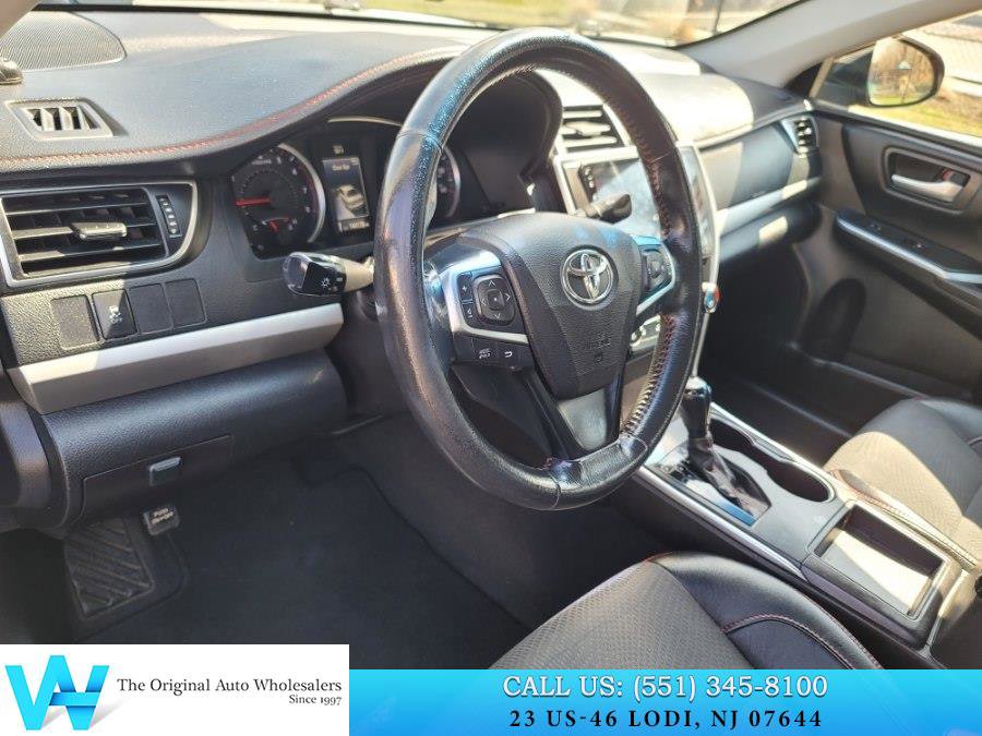 Used 2017 Toyota Camry SE image 10