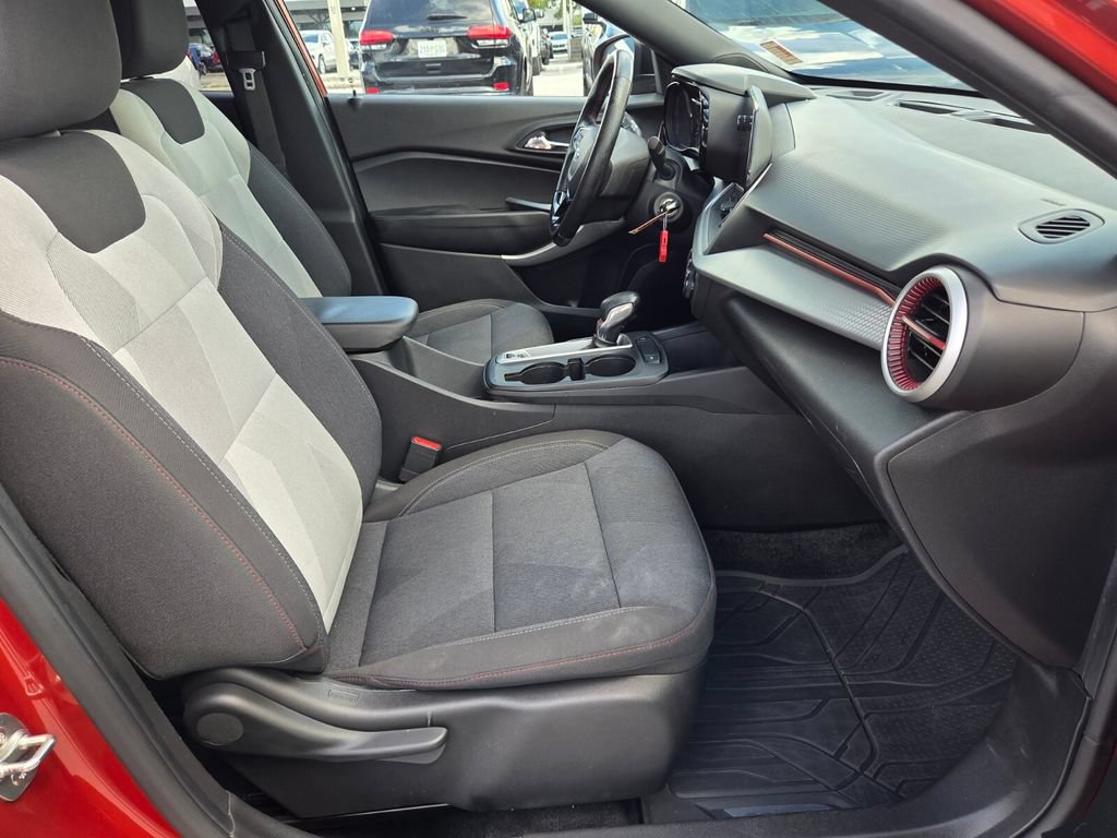 Used 2024 Chevrolet Trax RS FWD image 15