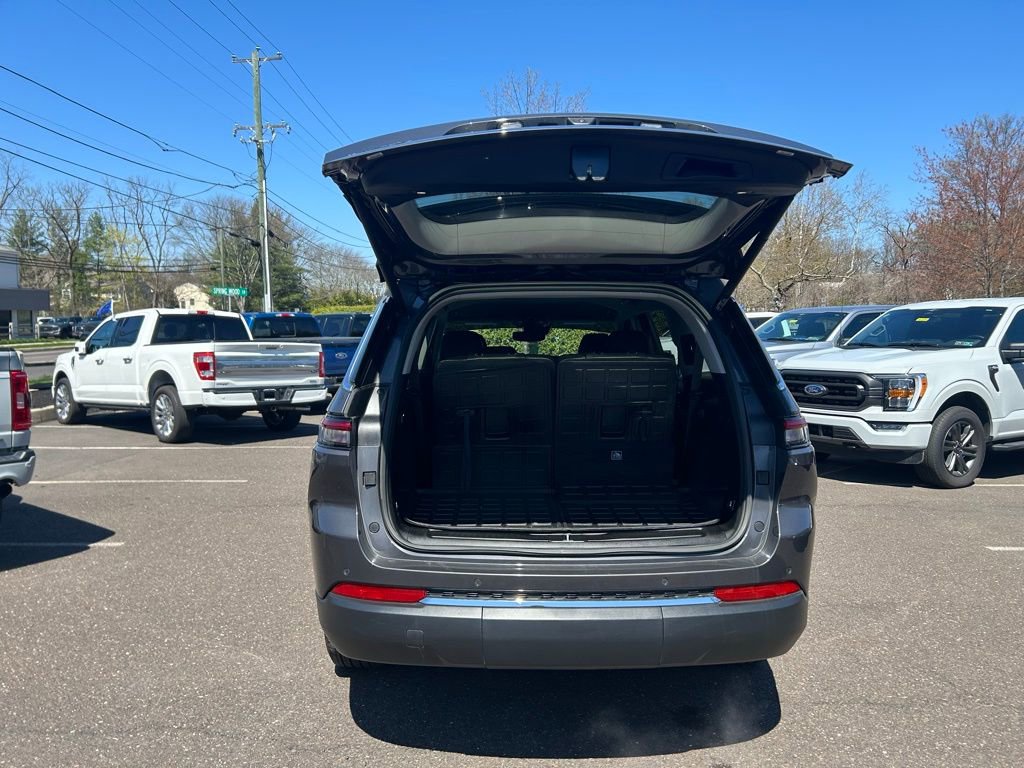 Used 2023 Jeep Grand Cherokee L Limited image 9