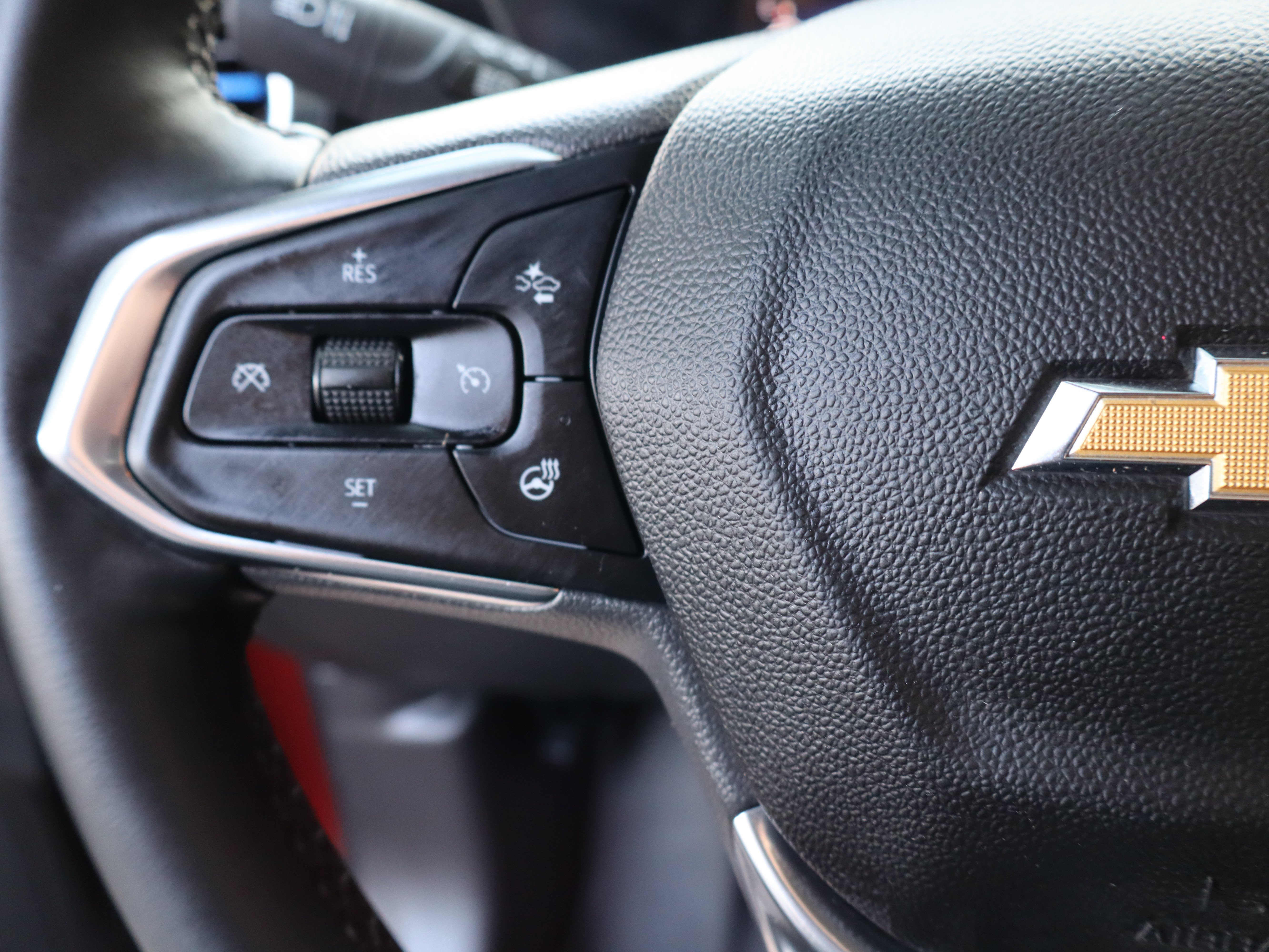 Used 2025 Chevrolet Trax LT w/ Driver Confidence Package FWD image 23
