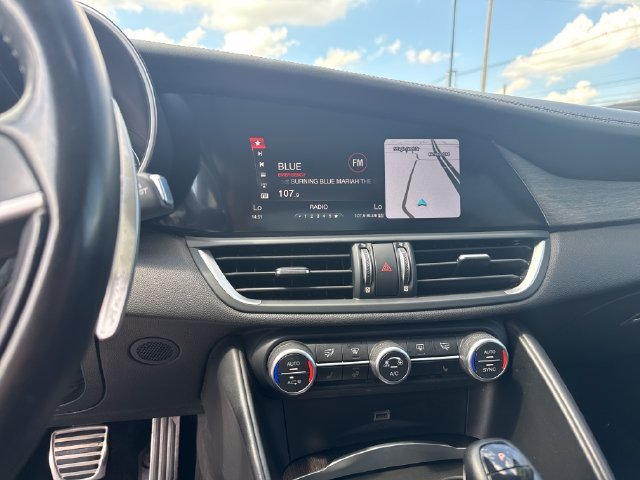 Used 2018 Alfa Romeo Giulia Ti w/ Quick Order Package 22X Lusso AWD/4WD image 18