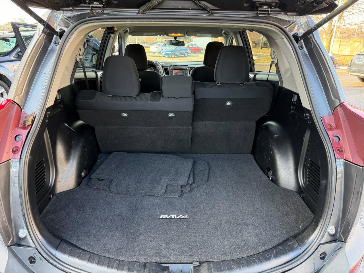 Used 2015 Toyota RAV4 LE image 15