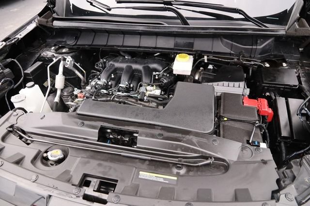 Certified 2025 Nissan Pathfinder Platinum w/ Cargo Package FWD image 31