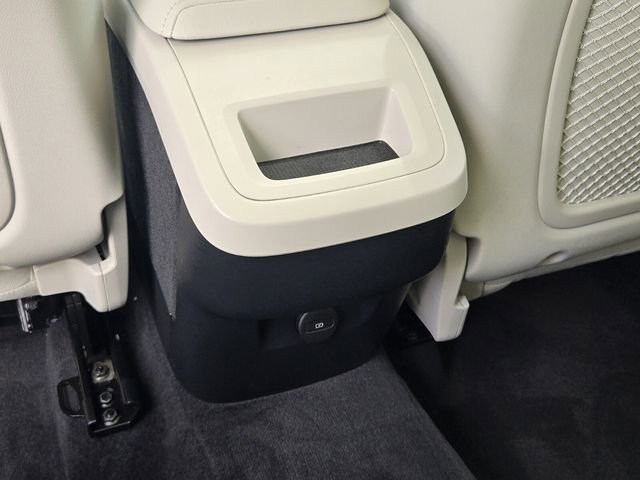 Used 2024 Volvo XC60 B5 Plus w/ Protection Package Premier AWD/4WD image 16