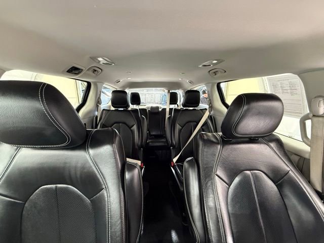 Used 2022 Chrysler Pacifica Touring-L image 44