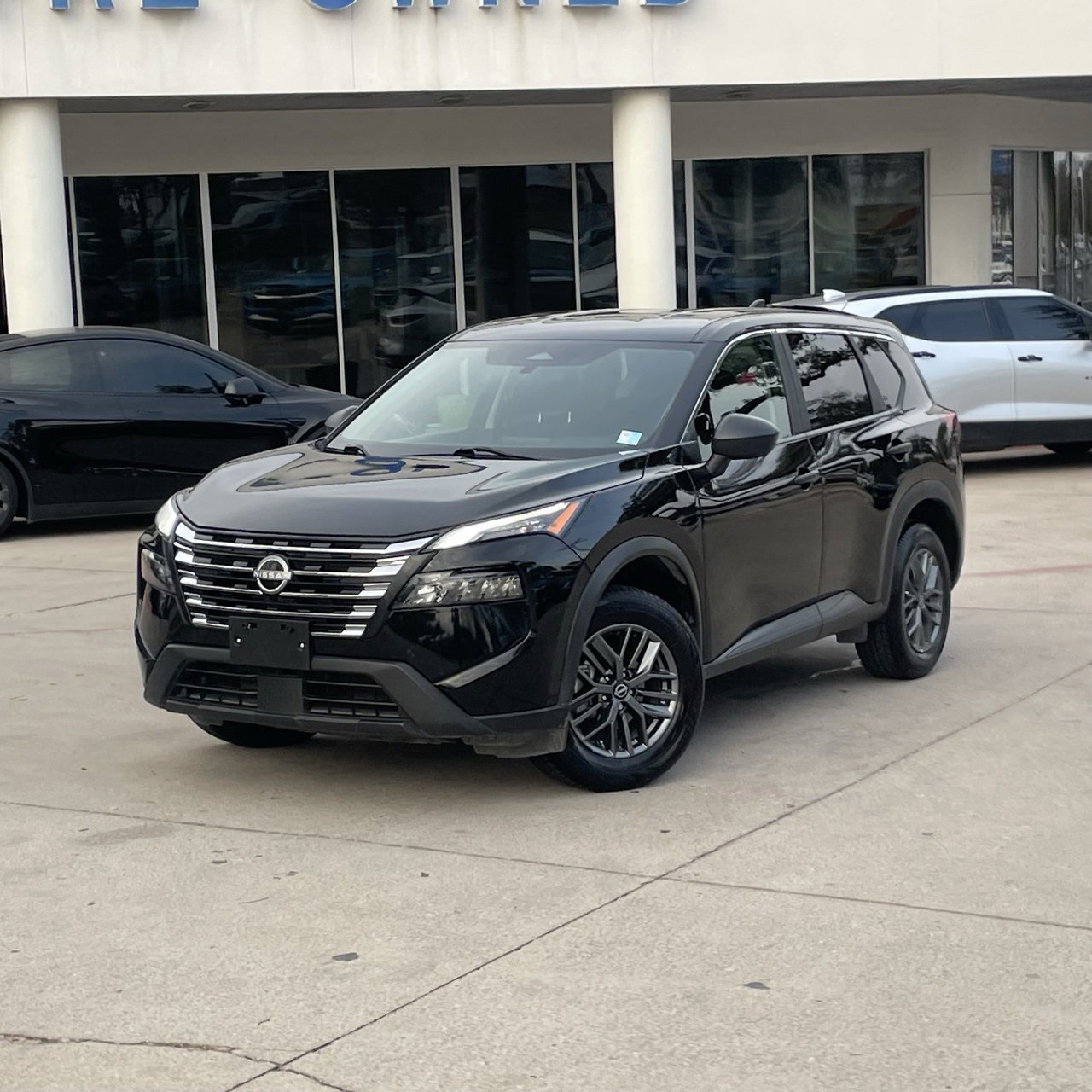 Used 2024 Nissan Rogue S image 9