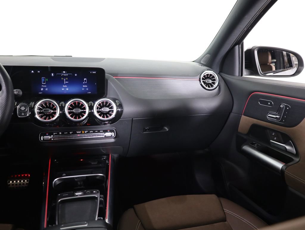 Used 2026 Mercedes-Benz GLA 250 4MATIC image 38