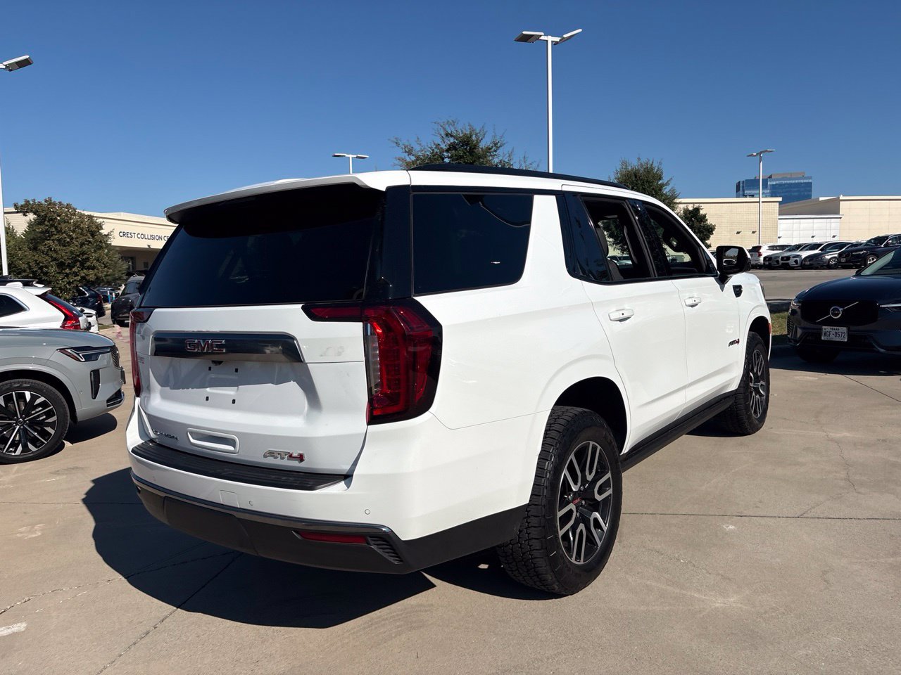 Used 2024 GMC Yukon AT4 w/ AT4 Premium Package AWD/4WD image 5