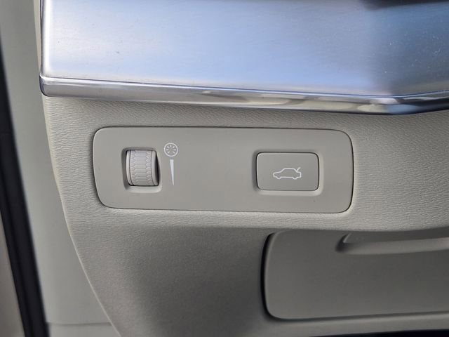 Used 2018 Volvo XC90 T6 Momentum w/ Convenience Package image 25