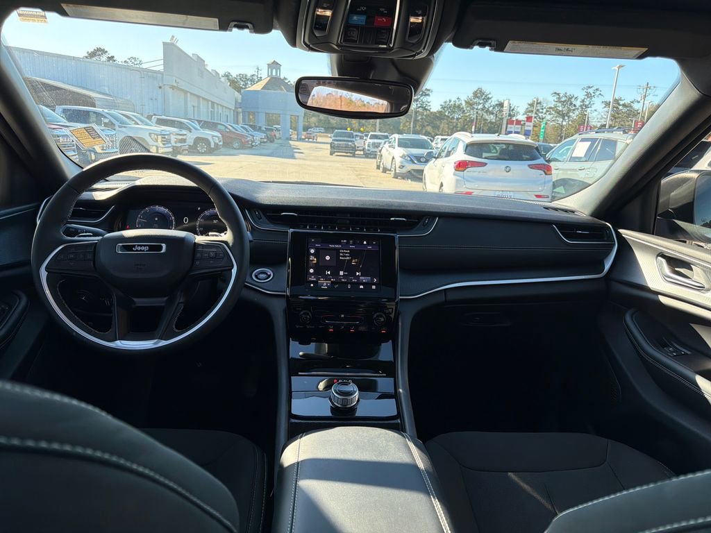 Used 2024 Jeep Grand Cherokee L Laredo w/ Trailer Tow Package image 17