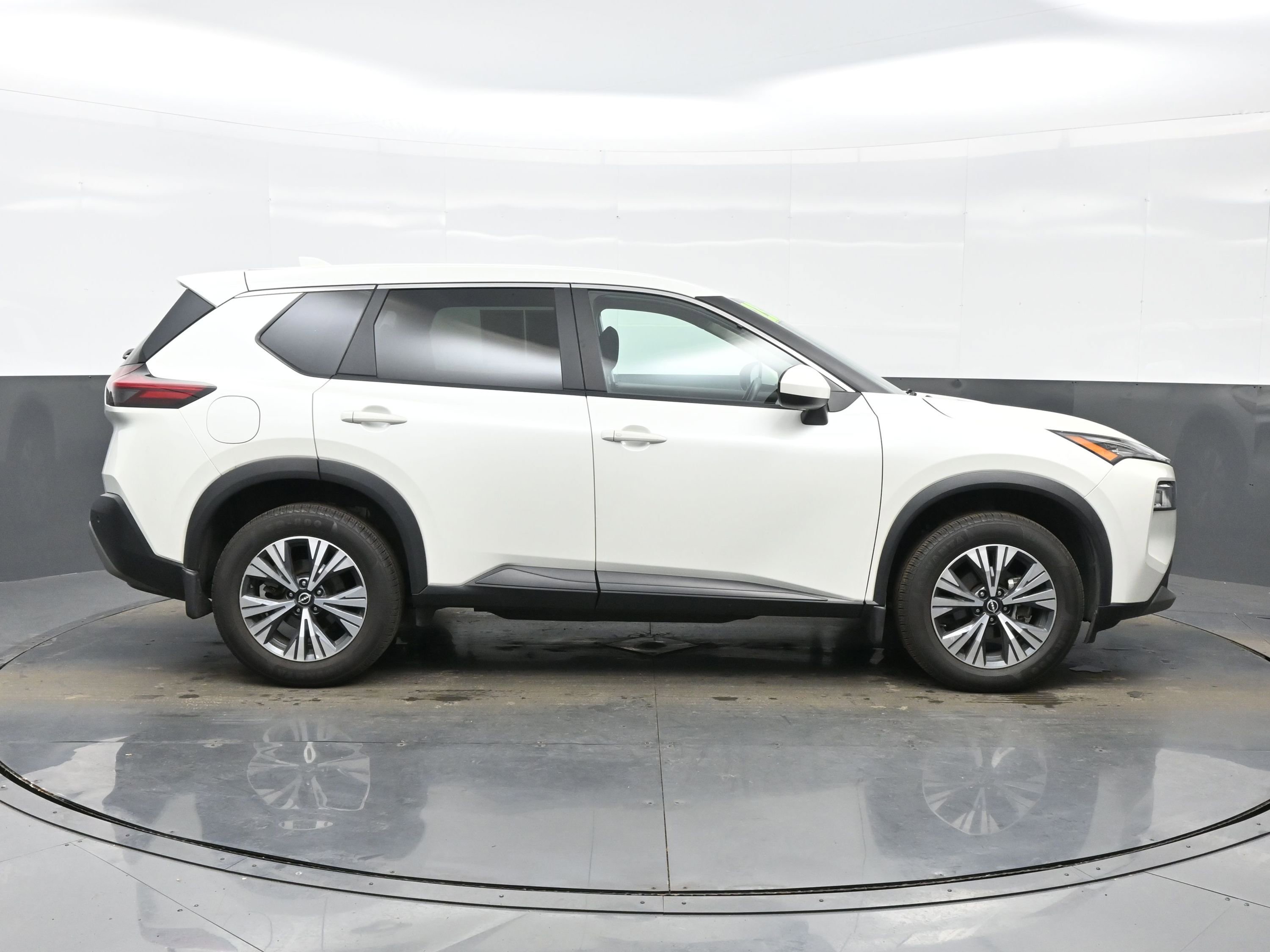 Used 2023 Nissan Rogue SV image 7
