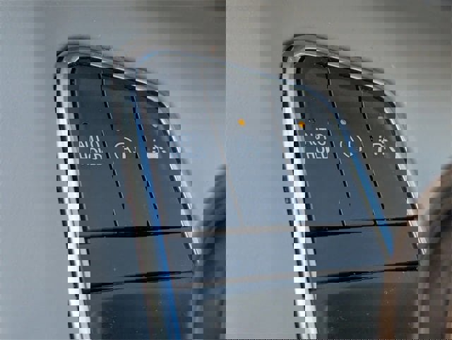 Used 2022 Cadillac Escalade ESV Premium Luxury Platinum image 18