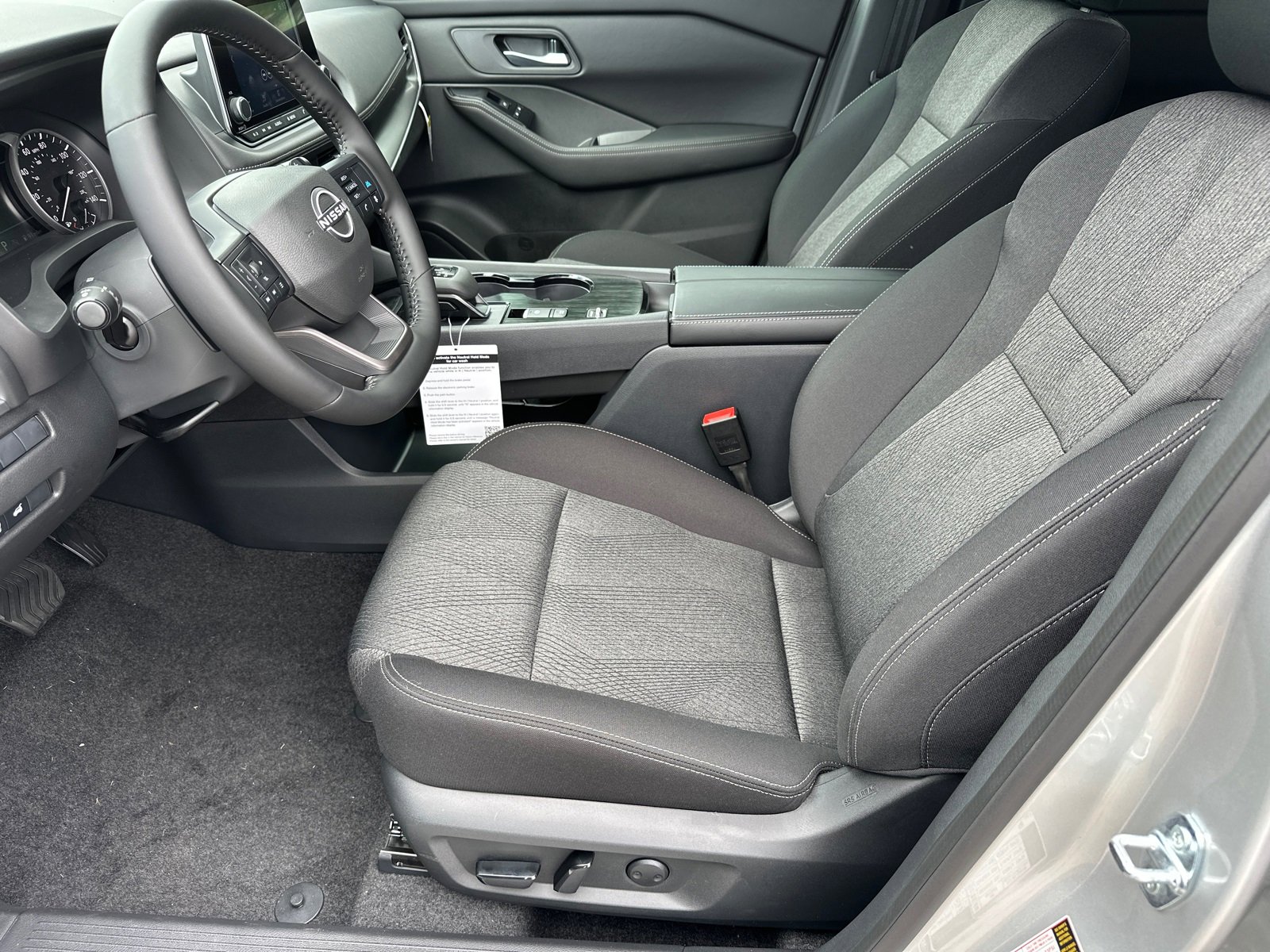 New 2025 Nissan Rogue SV image 10