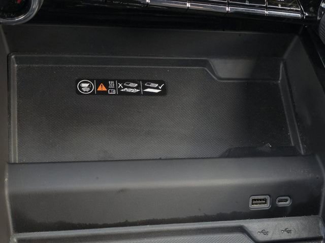 Used 2025 Chevrolet Suburban Z71 image 29