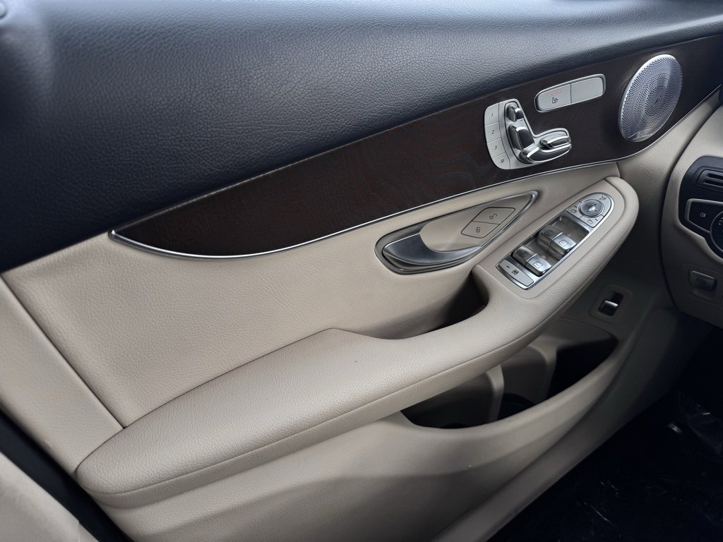 Used 2018 Mercedes-Benz GLC 300 4MATIC image 30