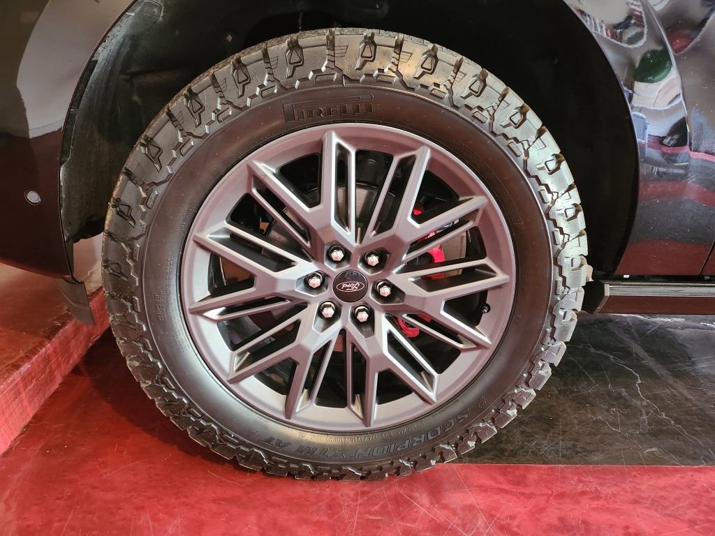 Used 2025 Ford Expedition Platinum w/ Stealth Performance Package image 8