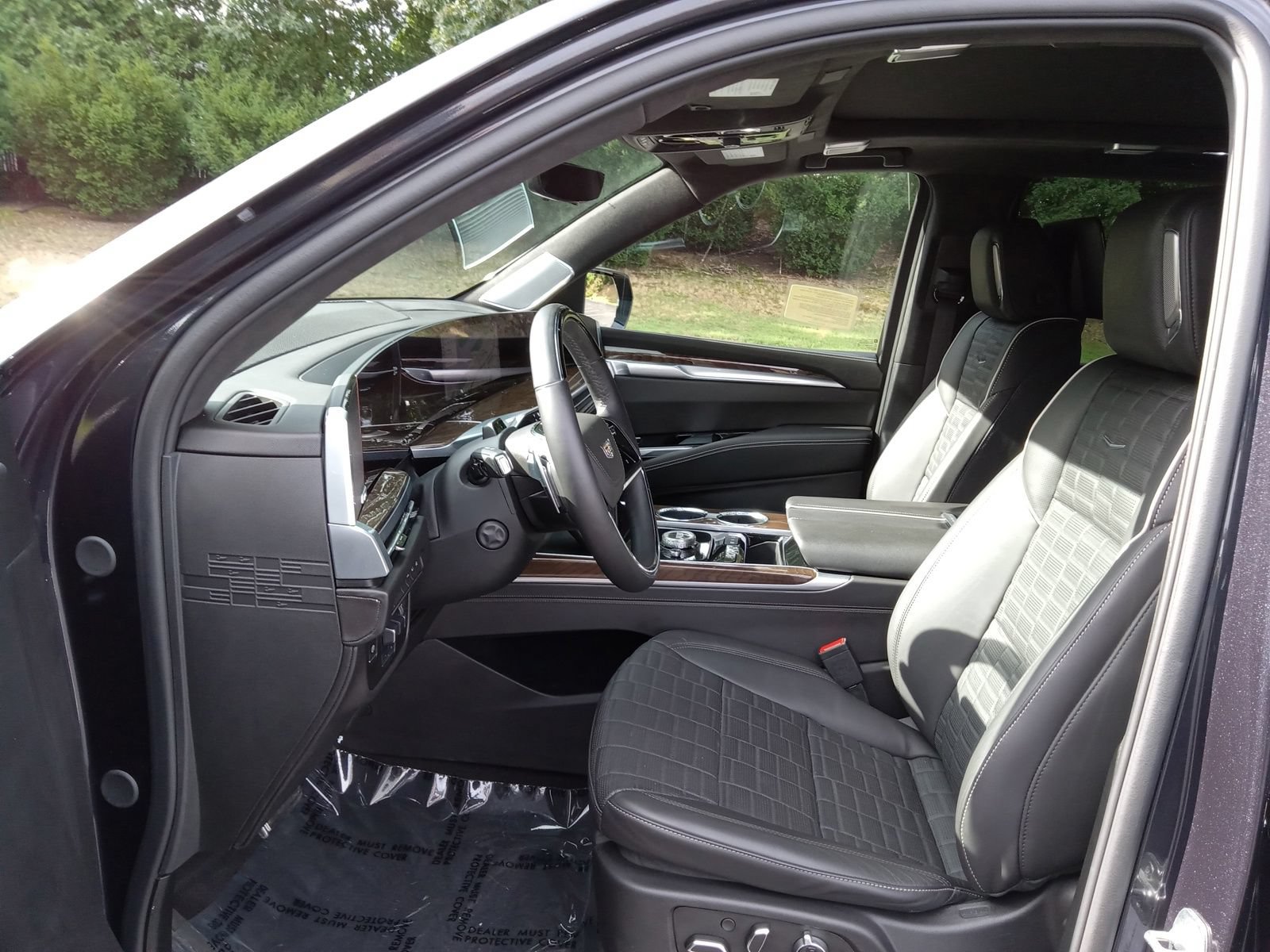 Used 2025 Cadillac Escalade Sport Platinum AWD/4WD image 10