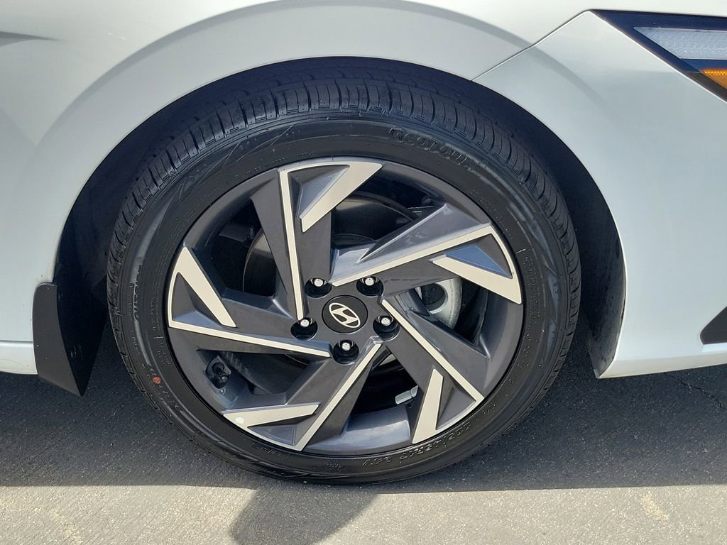 Used 2025 Hyundai Elantra Sport image 25