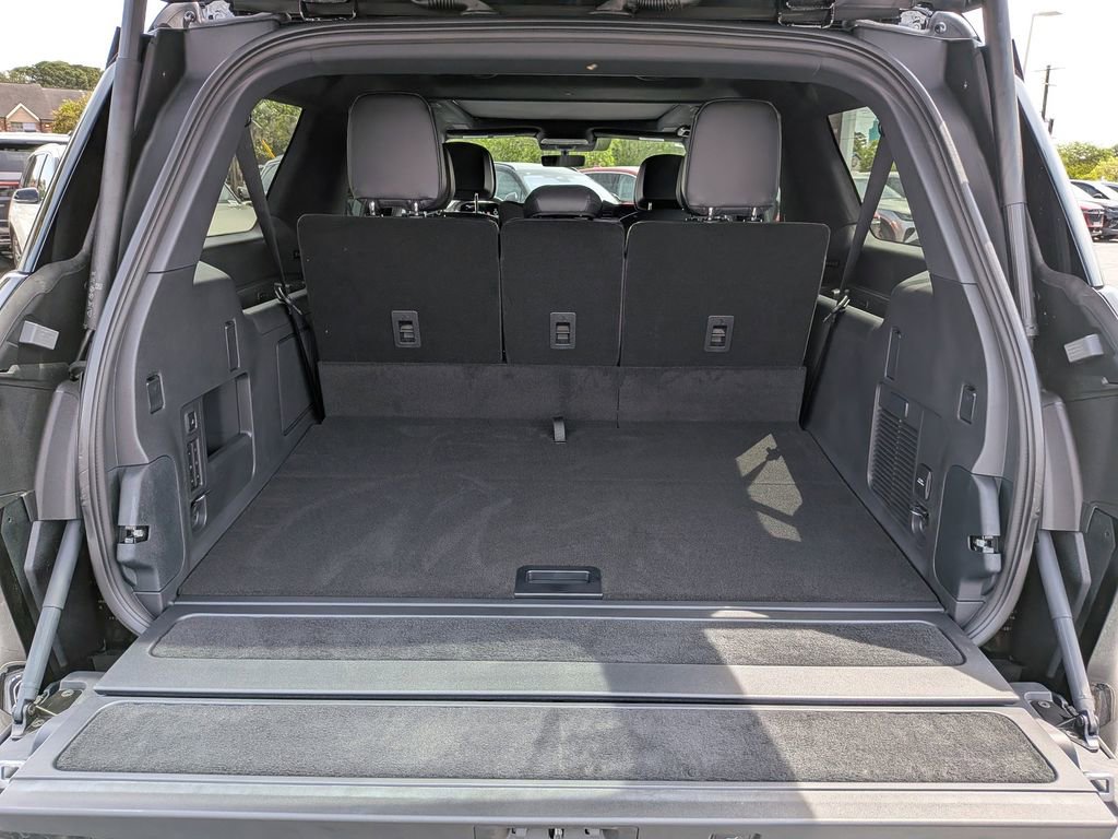 New 2026 Lincoln Navigator L Reserve w/ Jet Appearance Package AWD/4WD image 13