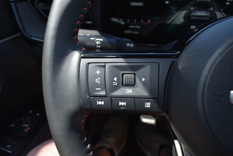 Used 2025 Nissan Kicks SR AWD/4WD image 16