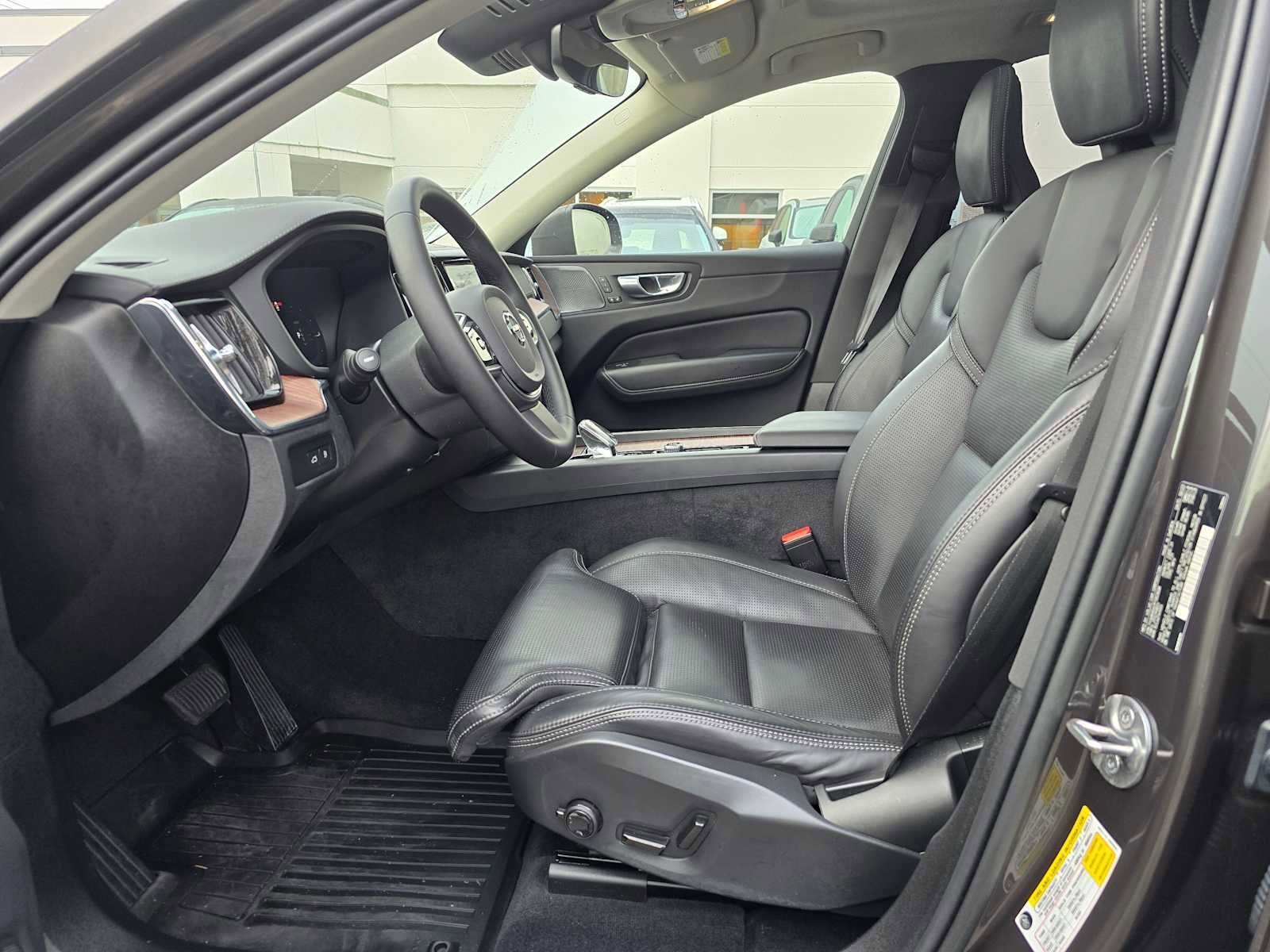 Certified 2023 Volvo XC60 T8 Ultimate w/ Climate Package image 20