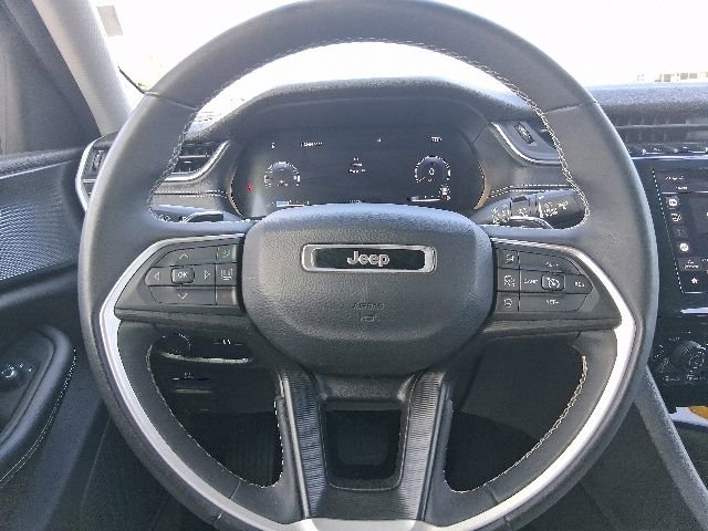 Used 2023 Jeep Grand Cherokee L Laredo AWD/4WD image 19