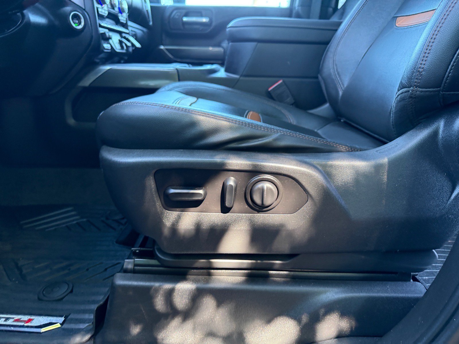 Used 2020 GMC Sierra 3500 AT4 w/ AT4 Premium Package AWD/4WD image 14