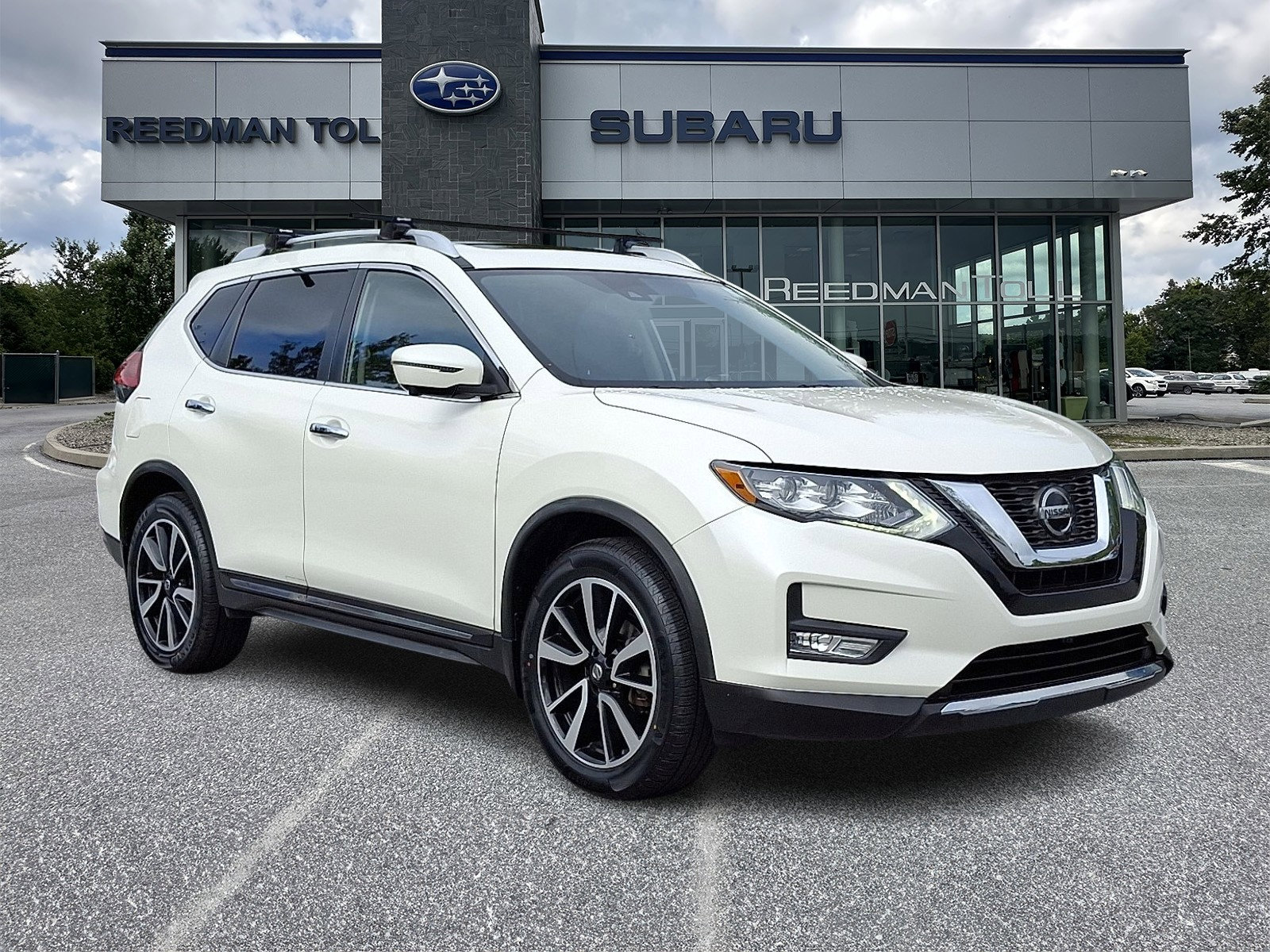 Used 2018 Nissan Rogue SL w/ Premium Package image 1