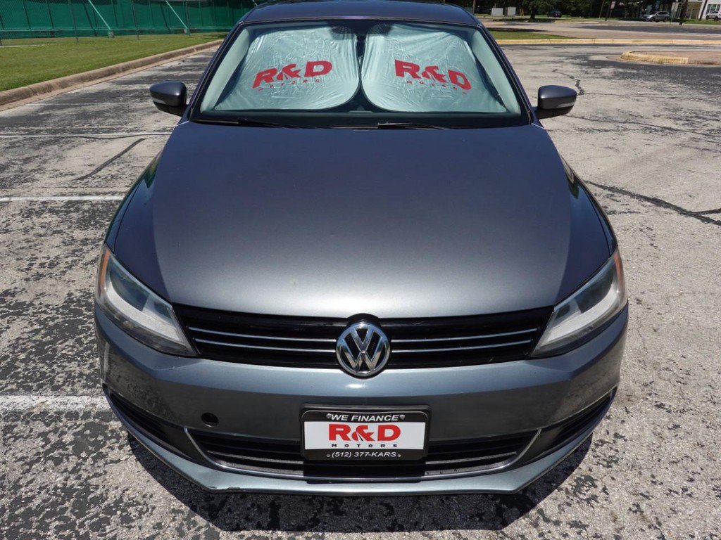 Used 2013 Volkswagen Jetta SE FWD image 2